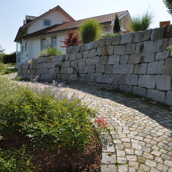 Weg aus Granit Kleinstein